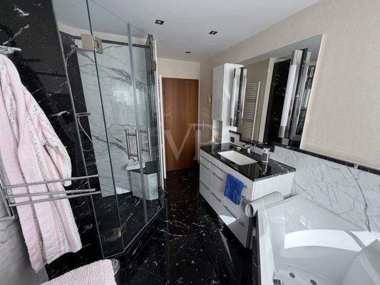 Badezimmer im Obergeschoss