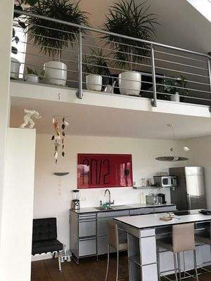 Küchenzeile mit Galerieebene