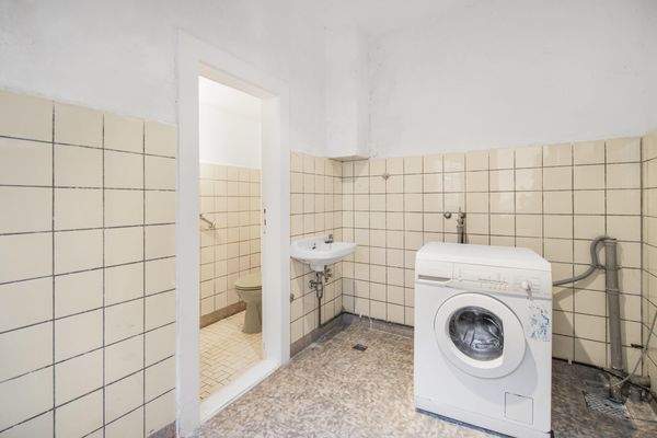 Waschküche und WC im Erdgeschoss