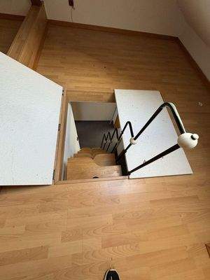 Aufgang zum Giebel - Stauraum