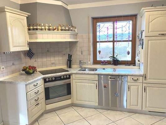 Wohnhaus: Küche mit Speisekammer