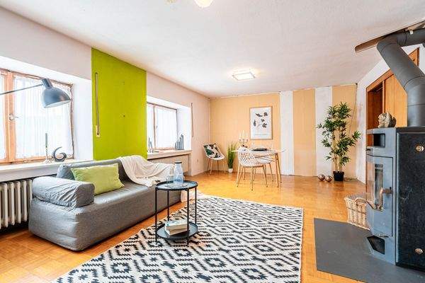 Rechte Wohneinheit - Wohnbereich mit Kamin