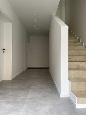 Hauseingang / Treppe zum OG