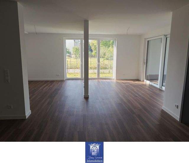 Ihr neuer Wohntraum im attraktiven Neubau, große Terrasse, ruhige Lage mit viel Grün! - Photo 2