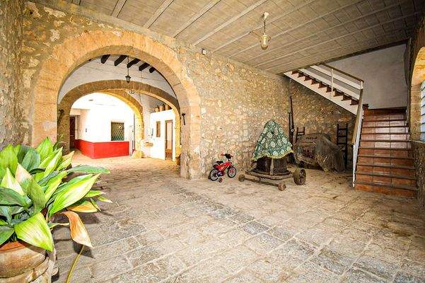 Espectacular-casa-señorial-en-Santa María del Camí (42)