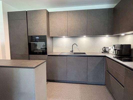 1EF4BB35-0BED-425F-AEAA-5964FA9FA69C