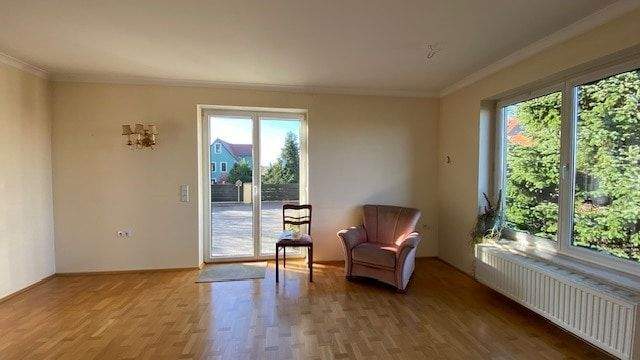 Wohnraum mit Zugang zur Terrasse