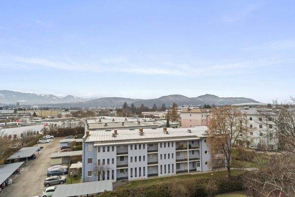 Schöne, sanierte 3 Zimmer Wohnung (Penthouse) 95,00m² mit Westloggia in Waidmannsdorf - Lodengasse