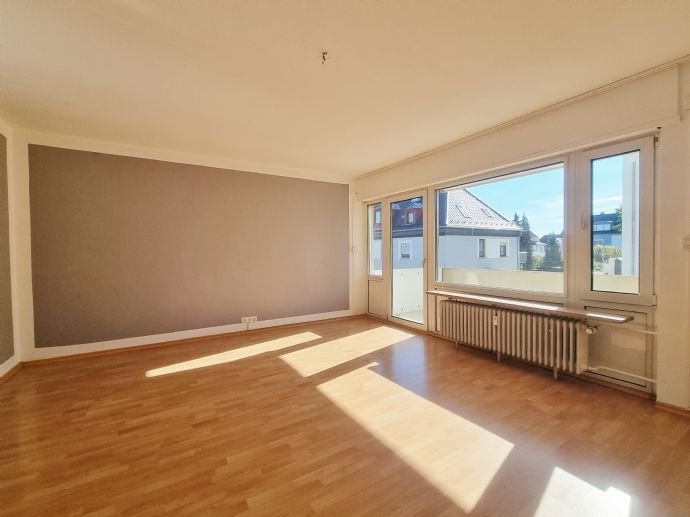 **reserviert** gepflegte 3 ZKB-Wohnung mit Einbauküche, Balkon und Garage