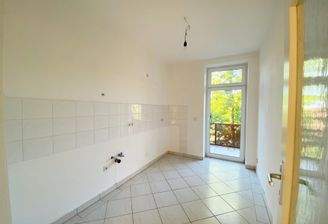 Küche mit Balkonzugang