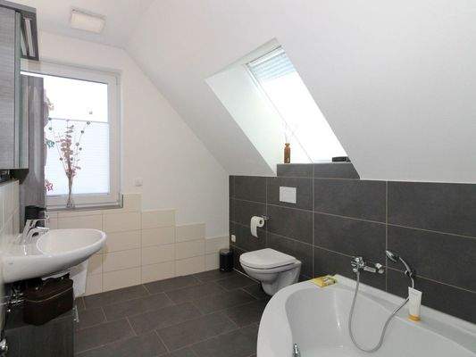 Badezimmer weitere Perspektive 