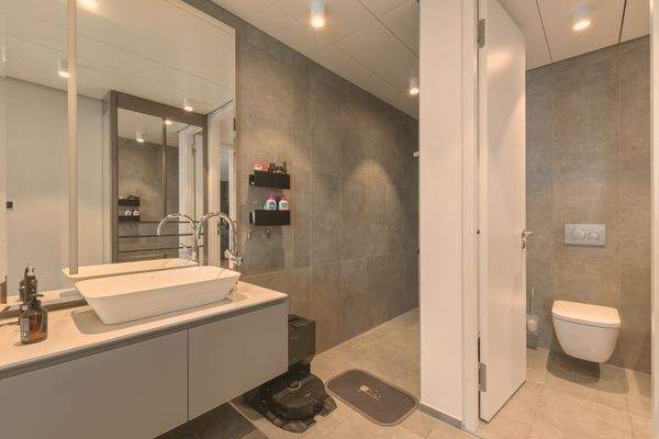 Badezimmer mit Dusche