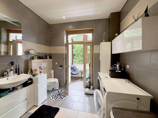 EG - Badezimmer mit Wanne ...