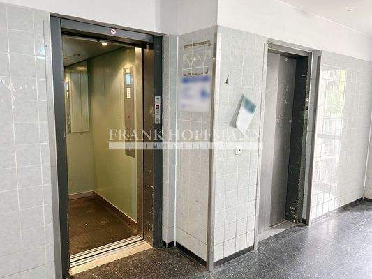M2453 - Fahrstuhl 