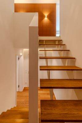 Treppenabgang in das belichtete Souterrain