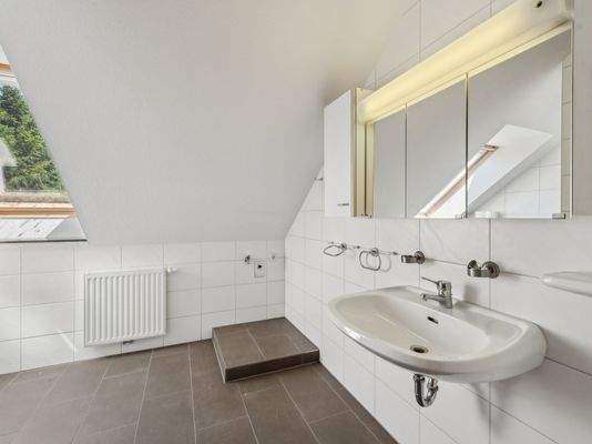 Badezimmer DG Ansicht II