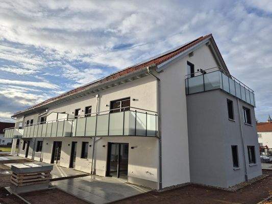 Blick auf Wohnung mit Balkon