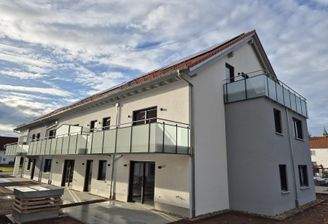 Blick auf Wohnung mit Balkon