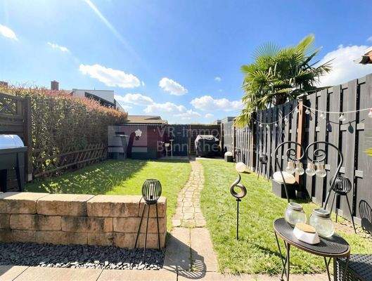 Aussicht in den Garten  - (KI bearbeitet)