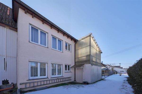 Wohnhaus mit großem Garten