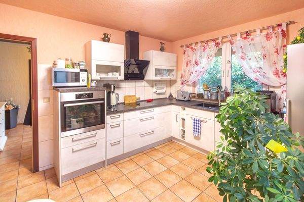 EG Küche mit Einbauküche 