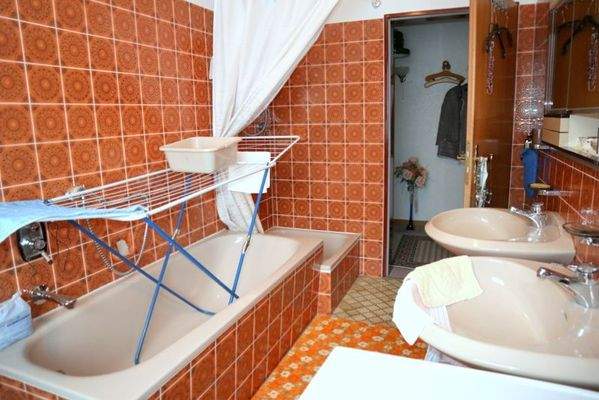 ... Dusche und Badewanne