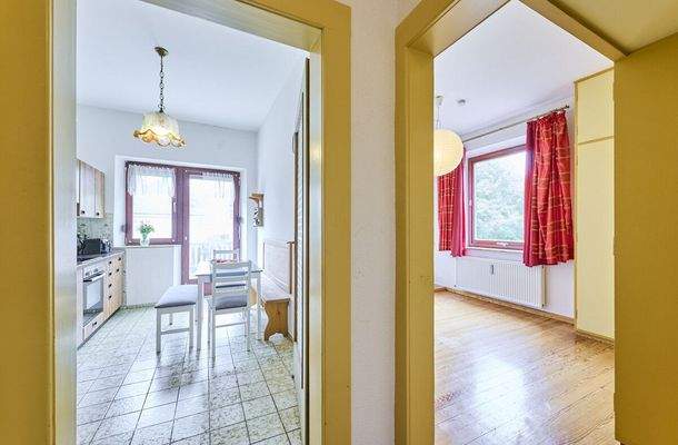 Blick in Küche und Zimmer 1 OG