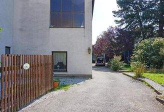 Hauseinfahrt auf der Rückseite