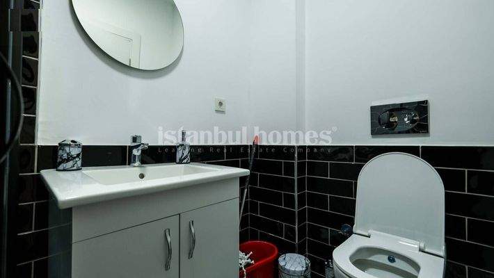 5-Storey Building Close to Tram Station in Fatih Istanbul