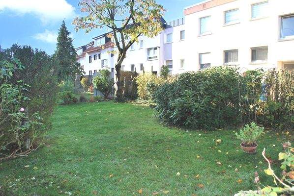schöner Garten an den beiden EG-Wohnungen