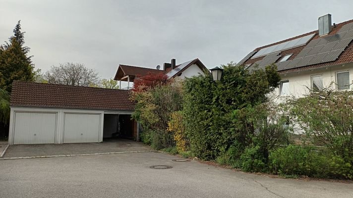 Doppelgarage mit Carport