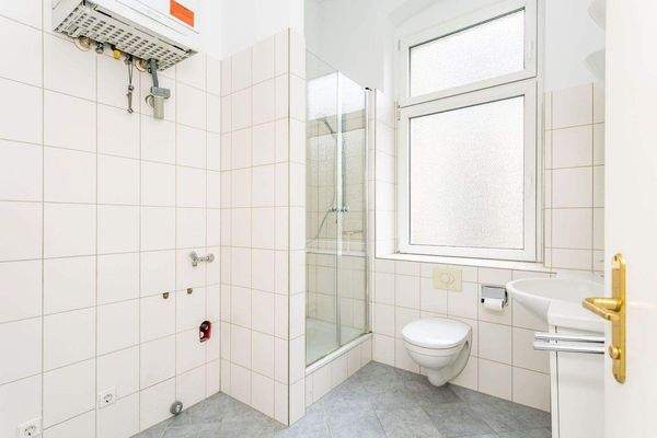 Bad mit Fenster (Bad 1 von 2)