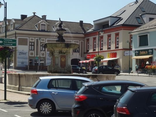 Ansicht Gebäude_Parkplatz