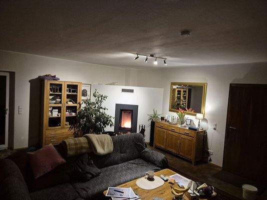 Wohnzimmer mit Kamin