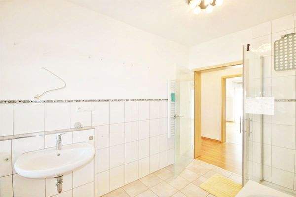 Badezimmer - Wohnung - Nr. 4 - Neubau  (DG)