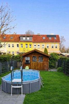 Blick vom Haus in den Garten