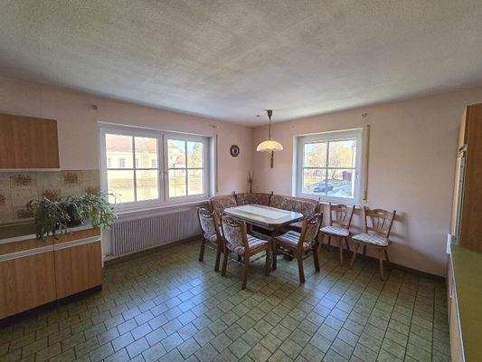 Küche mit Essbereich