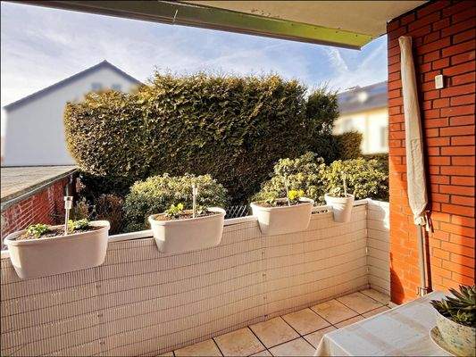 Blick vom West-Balkon in den Garten