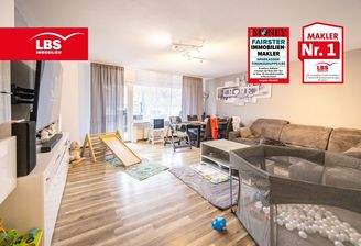 Wohnzimmer mit Zugang zum Balkon