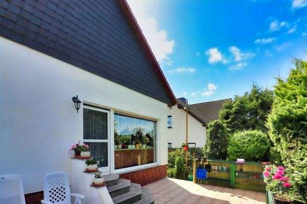 Terrasse mit Zugang zum Wohnzimmer