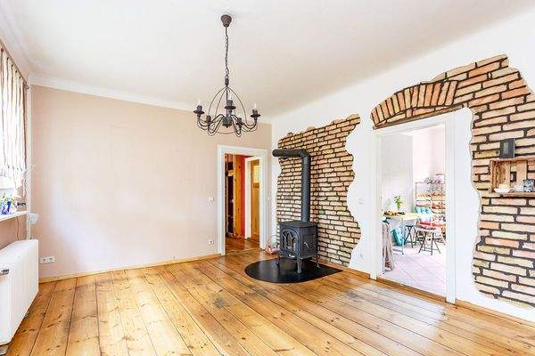 Wohnzimmer mit Kamin