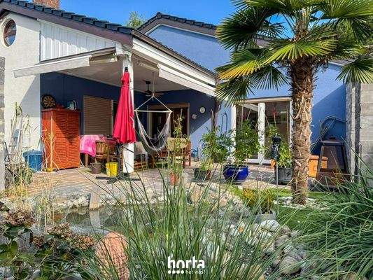 Blick auf Gartenterrasse