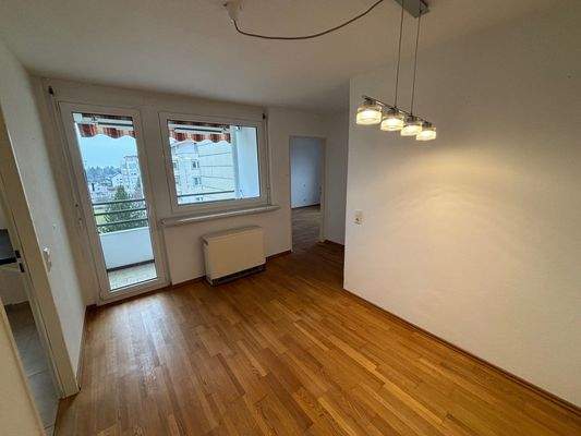 Essbereich mit Zugang Balkon