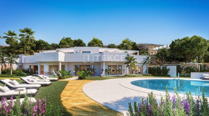 Sea View Real Estate Near the Golf Course in Estepona