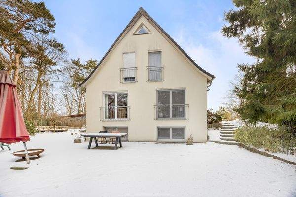 mit wohnlichem Kellerbereich