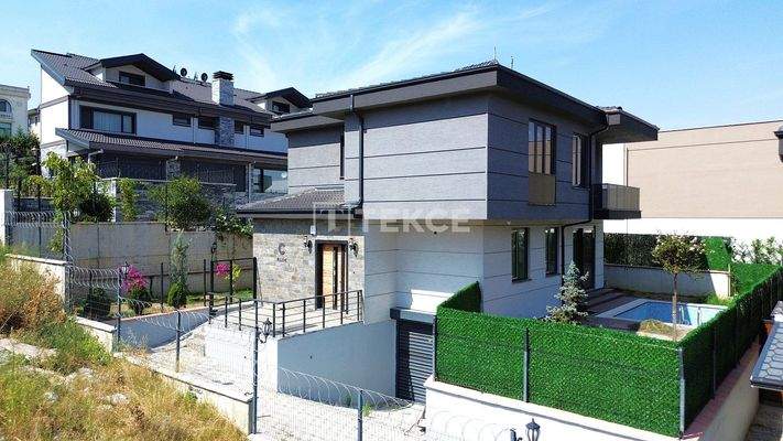 Detached Villa with Pool in Nilüfer Gümüştepe