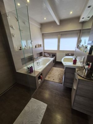 Badezimmer EG.jpg