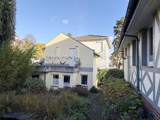 Garage u. Gästehaus