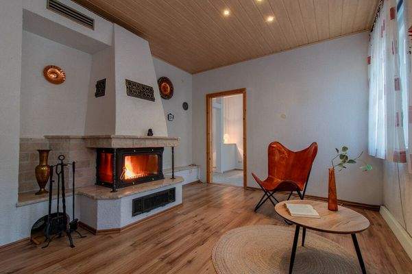 Einliegerwohnung mit gemütlichem Kamin