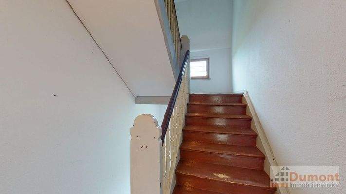 Treppenaufgang zum DG